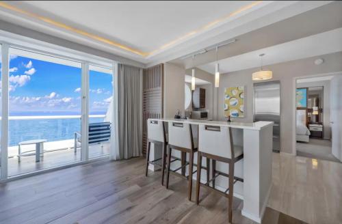 Beachfront Condo with Spacious Balcony Beachfront Condo with Spacious Balcony