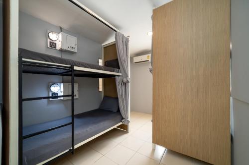 Oh Bangkok Hostel Room Type - Bed in 4-Bed Dormitory (240)