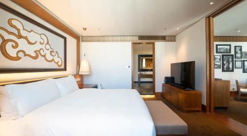 Shigatse Suite, 1 Bedroom Suite, 1 King image 2