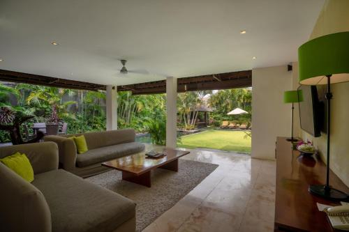 Garden Three-Bedroom Villa with Private Pool image 7