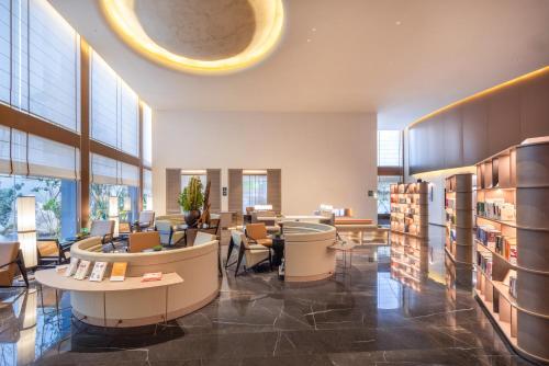Atour Hotel Wuhan Jiedaokou Central China Normal University in Hongshan Asia Commercial and Trade Area