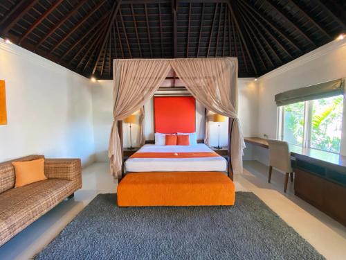 Garden Three-Bedroom Villa with Private Pool image 6