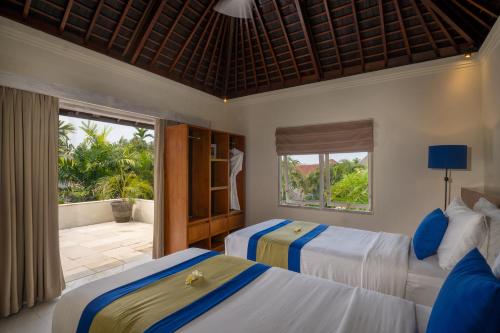 Garden Three-Bedroom Villa with Private Pool image 9