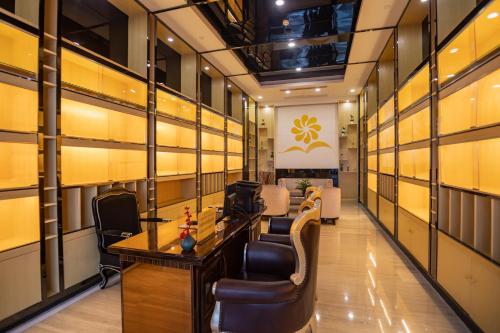 Business center, Yunnan Lishui Yunquan Hotel in Kunming