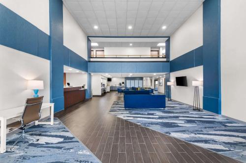 RODEWAY INN & SUITES - image 8