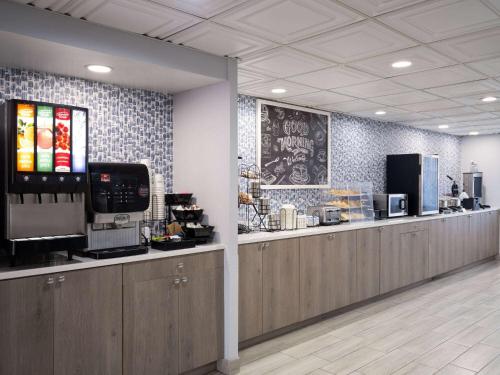 Food and beverages, AmericInn by Wyndham Woodstock IL in Woodstock (IL)