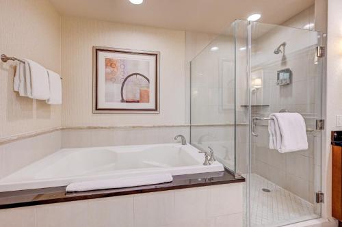 Penthouse Studio MGM Signature Las Vegas No Resort Fees, 1 Vehicle Free Valet, Las Vegas (photo 9)