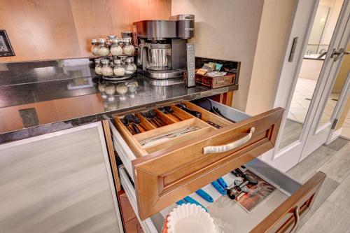 Penthouse Studio MGM Signature Las Vegas No Resort Fees, 1 Vehicle Free Valet, Las Vegas (photo 10)