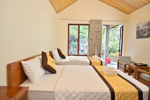 2 king beds