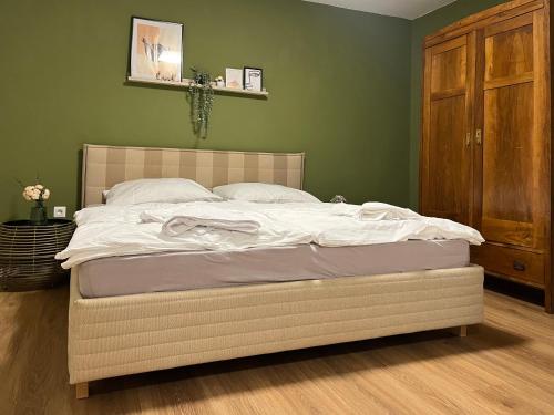 Ian's Residence - image 11