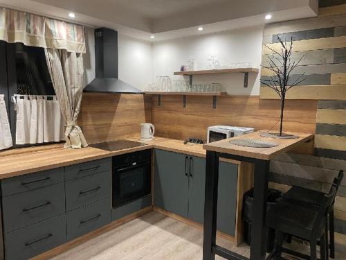 3 bedrooms, 12 beds