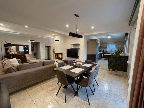 Aristides Guesthouse in Lidia