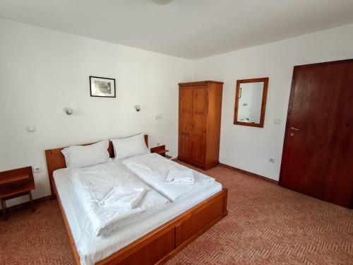 Todeva House Hotel and Tavern – Bansko, NC
