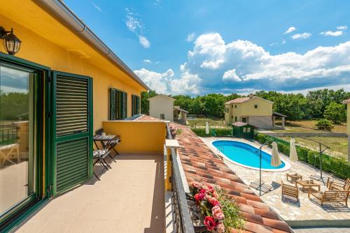Ferienhaus Sonnenliebe mit Pool bei Zadar in Radovin
