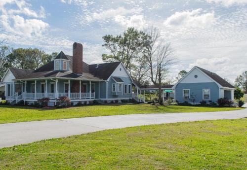 A Chateau on the Bayou Bed & Breakfast