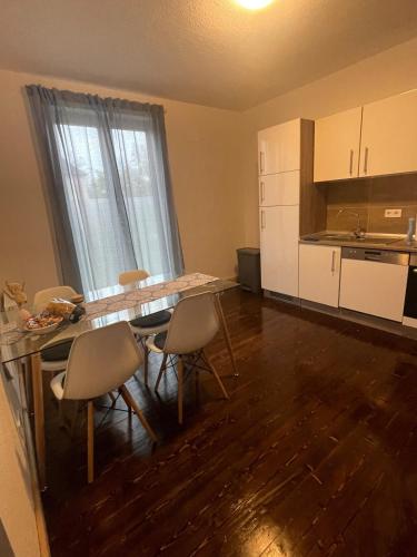 厨房, Ferien oder Messewohnung für 4 Personen (Ferien oder Messewohnung fur 4 Personen) in 萨尔斯特