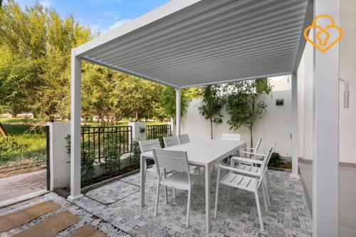 Keysplease 4BR, Garden BBQ, Malibu Beach Access, Damac Hills 40, Dubái