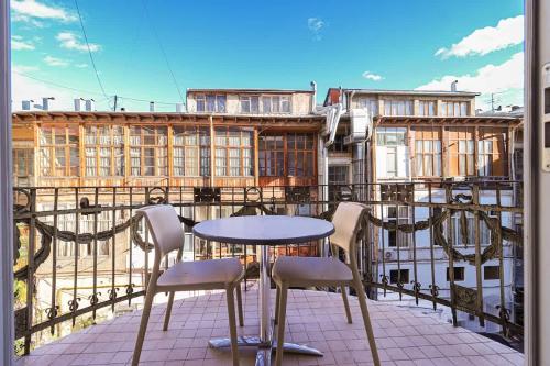 1-BR Apt in Central Tbilisi by Wehost, Tbilisi City (photo 4)