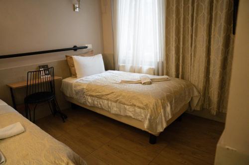 Deluxe Twin Room image 2