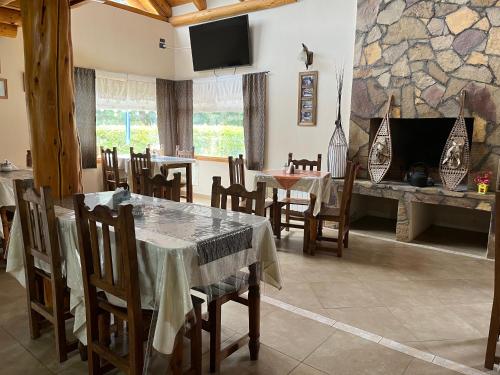 Shared lounge/TV area, Complejo hotelero Illihue - Cabanas & Hosteria in Junín de los Andes