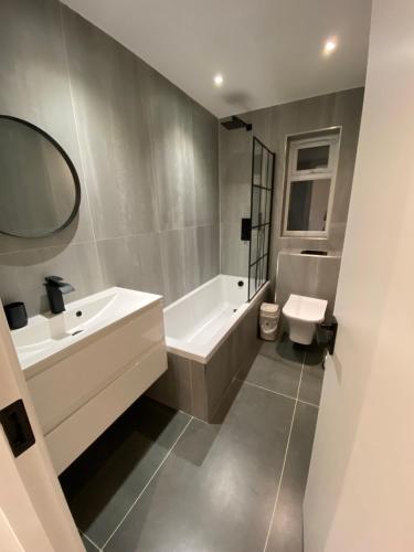 Shower, Summer budget double room in Edgware