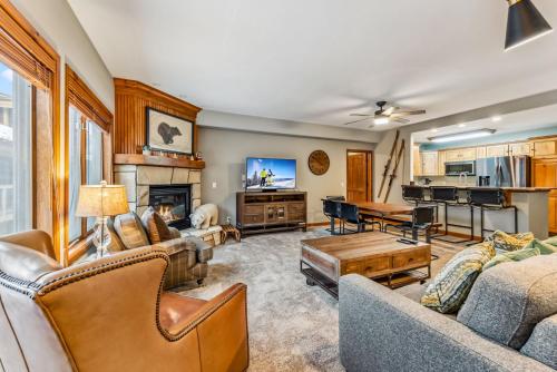 Ski In Out Breckenridge Condo with Shared Hot Tubs in Four O'Clock