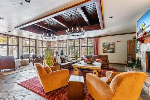 Ski In Out Breckenridge Condo with Shared Hot Tubs in Four O'Clock