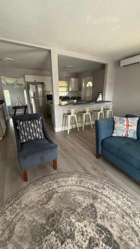 Melbourne Renovated Home 5 Minutes from the Beach in Melbourne, USA