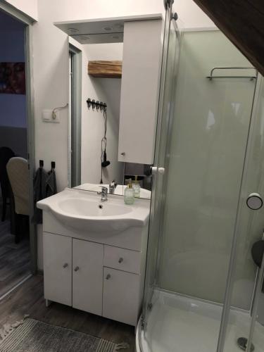 2 bedrooms, 4 beds