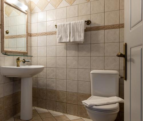 Standard Double Room image 7