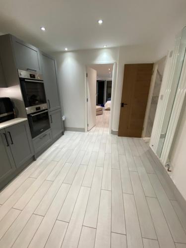 Summer budget double room in Edgware