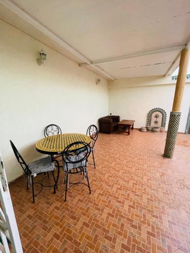 Balcony/terrace, Entire Villa Garden Wi-Fi Near Beach in Swiss City