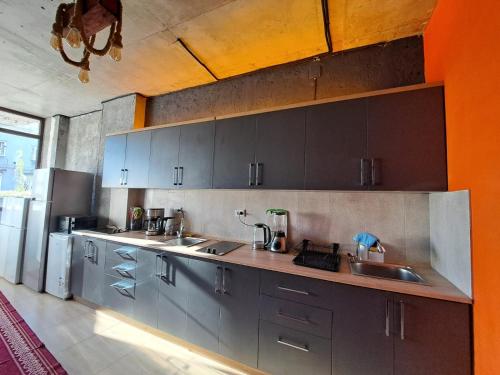 卡爾維旅舍 (Karvi Hostel) in 巴統