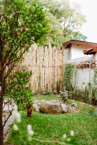 สวน, Casa Mike, San Marcos La Laguna in ซาน มาร์โกส ลา ลากูนา