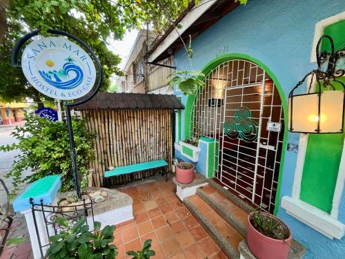 Exterior view, Sana Mar Hostel & Eco-Cafe in Santa Marta