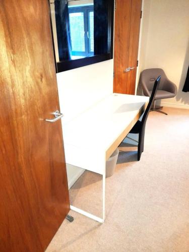 Oxford Apartment - image 11