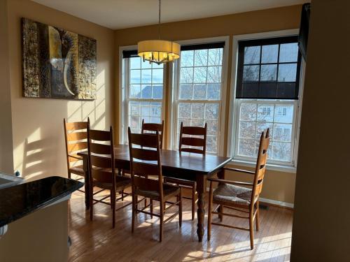 Sunny townhouse 3 bedroom, walk to shops Sunny townhouse 3 bedroom, walk to shops