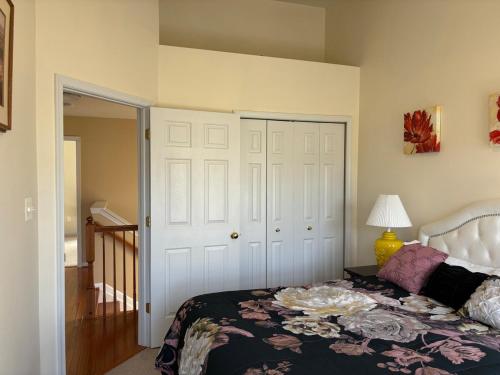 Sunny townhouse 3 bedroom, walk to shops Sunny townhouse 3 bedroom, walk to shops