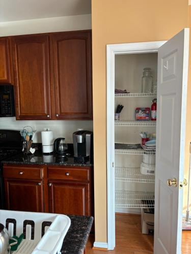 Sunny townhouse 3 bedroom, walk to shops Sunny townhouse 3 bedroom, walk to shops