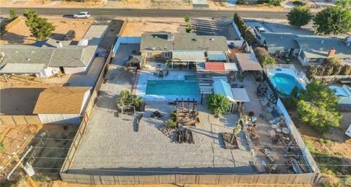 Exterior view, Western style pool home, 4 bedroom and large yard in Apple Valley (CA)