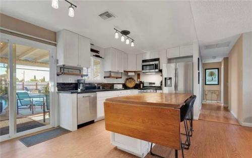 Western style pool home, 4 bedroom and large yard in Apple Valley (CA)