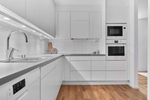 The Pink Patio - Cozy Modern Private Apartment in Solna