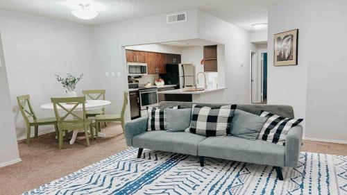 Spacious Family Value Retreat with Pool & Garage in Corpus Christi, USA