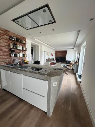 Luxury Loft with Rooftop & Jacuzzi in City Center, Düsseldorf (Foto 7)