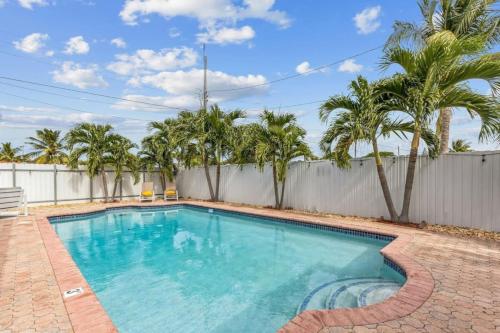 Tropical Oasis sleeps 12 – khách sạn tại Lake Worth