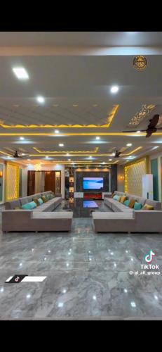 Deluxe King Room image 2