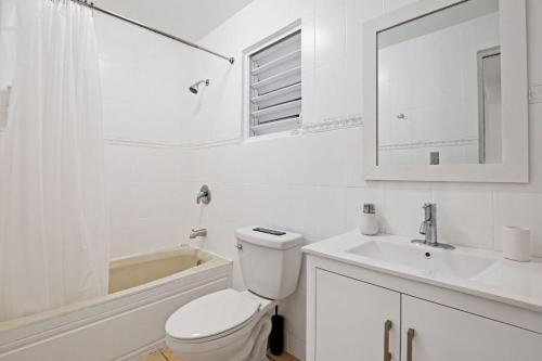 Luxury Villa w pool, ELEVATOR, ocean views, 5 mins to beach