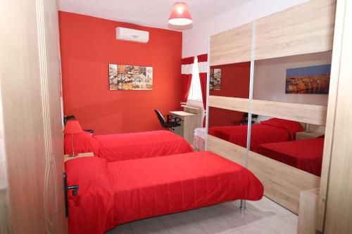 Room in Apartment - very bright well kept apartment - image 10