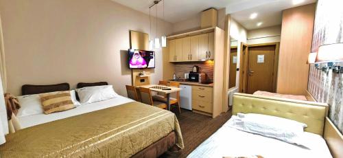 Angella KOP Konaci in โคเปานิก