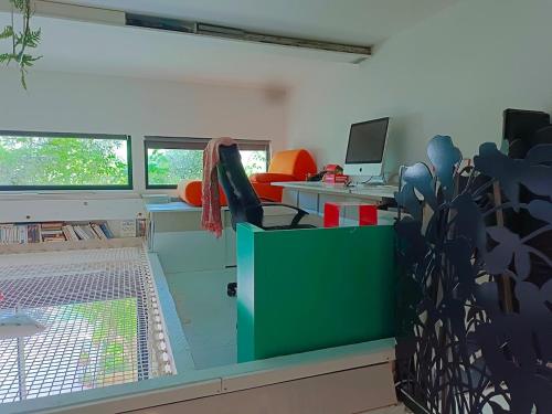 Facilities, Loft atypique, au calme in La Pompignane